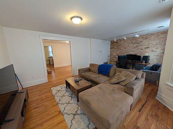 4th image of 1613 N Leavitt St APT 3