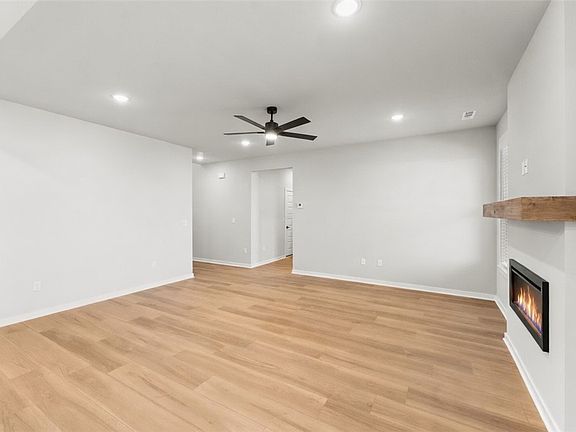 4th image of 5904 SW Chiefs Ave