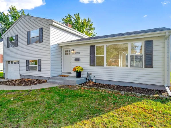 1670 Debra Ln, Green Bay, WI 54302