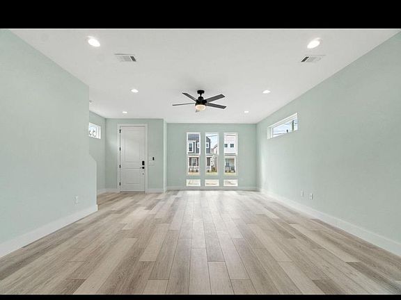 3rd image of 1181 W Intendencia St