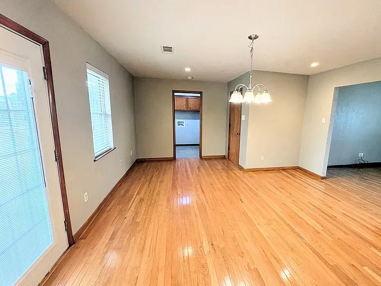 3700 Dallas St — Photo 11
