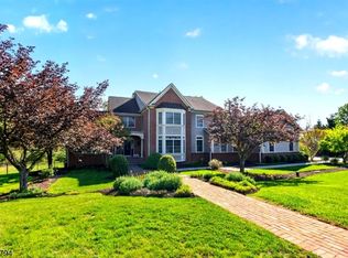8 Morningside Ct, Raritan Twp., NJ 08822