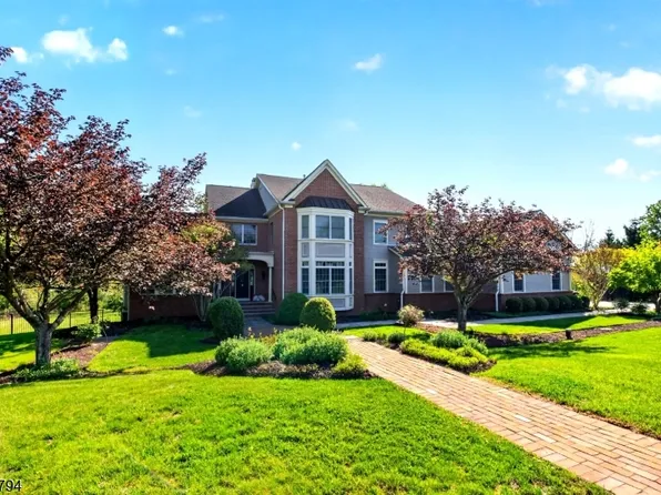 8 Morningside Ct, Raritan Twp., NJ 08822