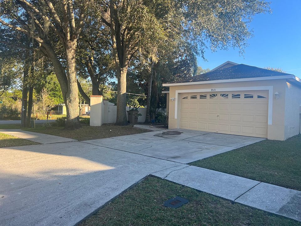 2nd image of 8921 Bridgeford Oaks Dr