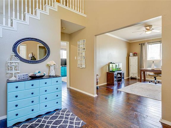 2nd image of 2219 Wren Ct