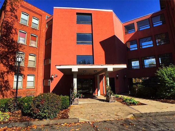 2nd image of 222 Williams St E APT 416
