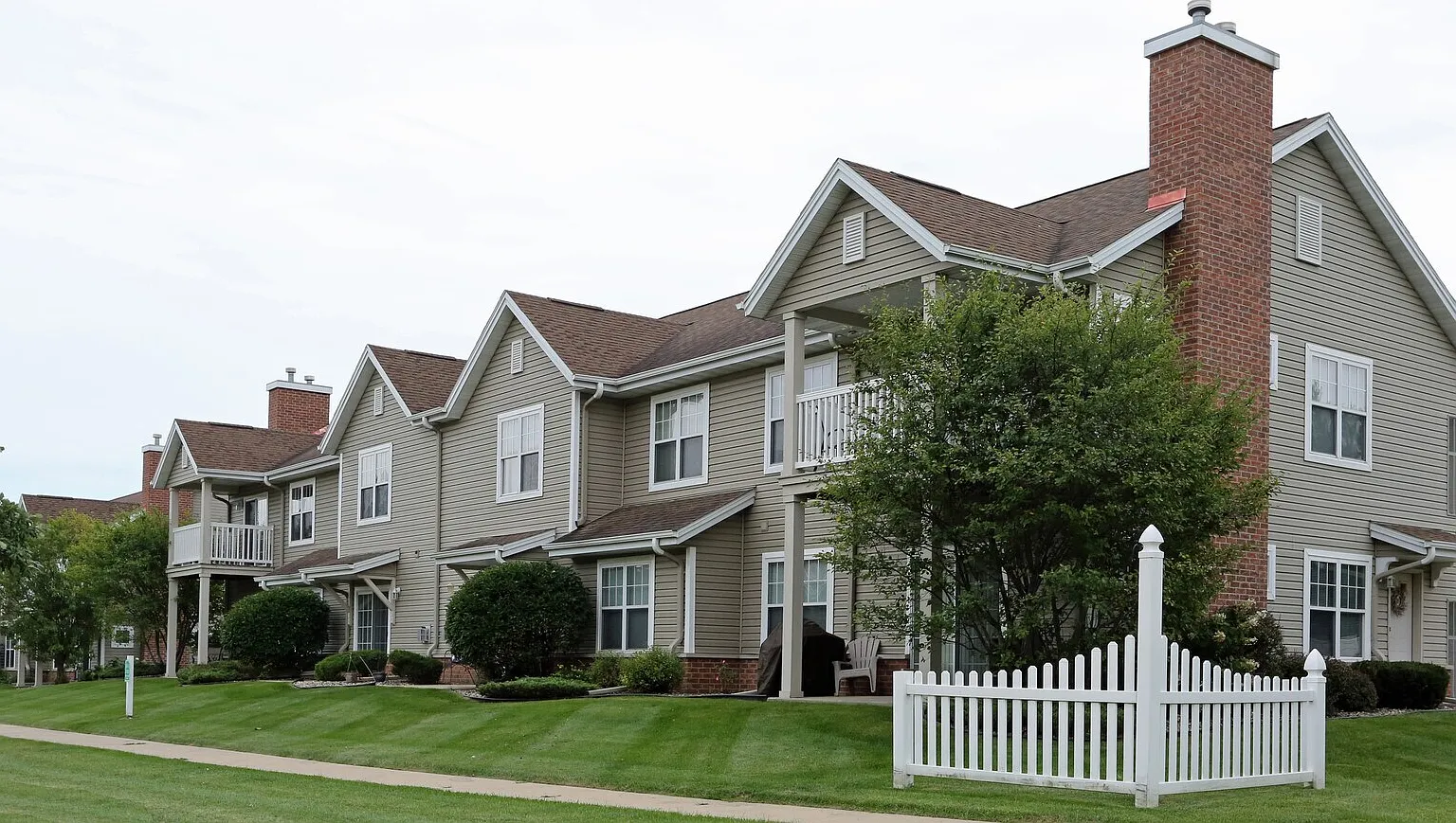 2 bed, 1406 sqft, $1,895 — Photo 1