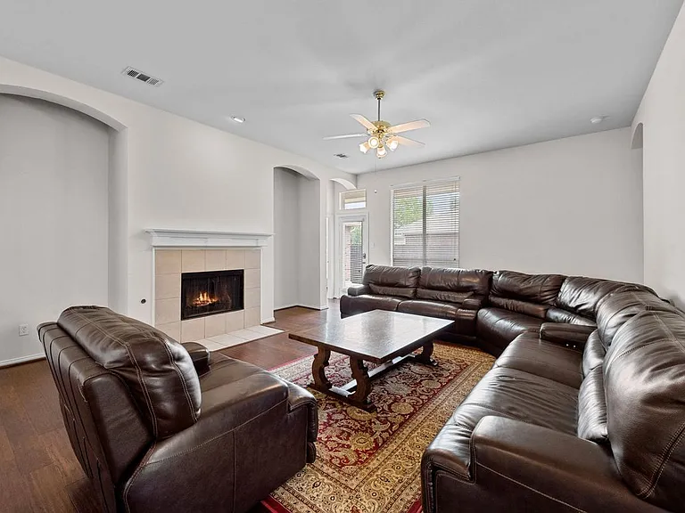 3205 Hamlett Ln — Photo 11