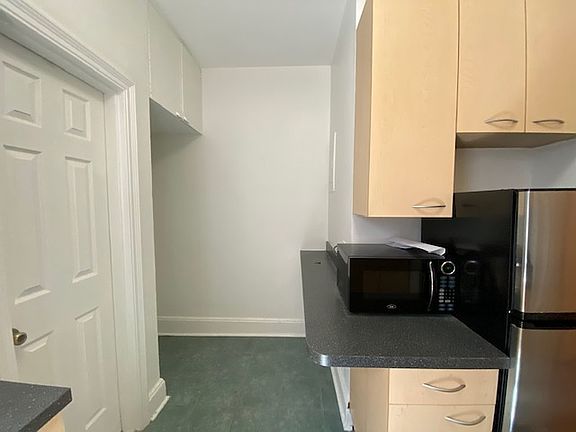 4th image of 311 W 55th St #5B