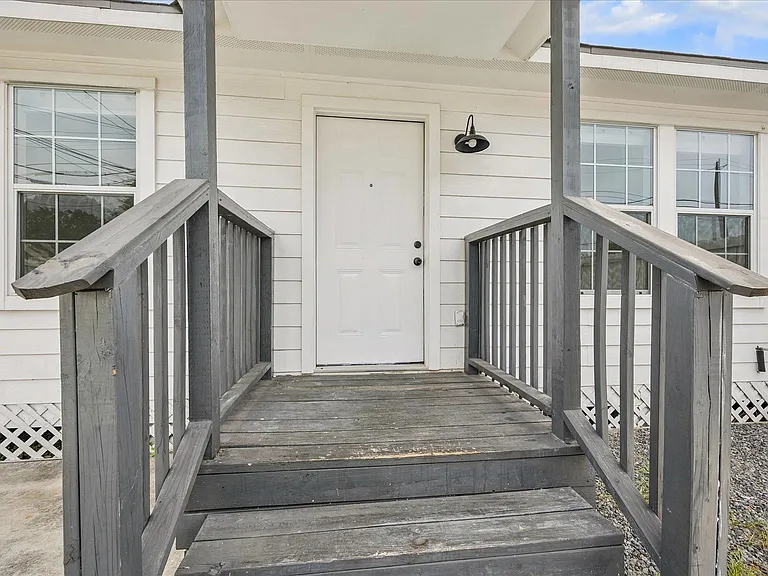 2610 Cochran St — Photo 5