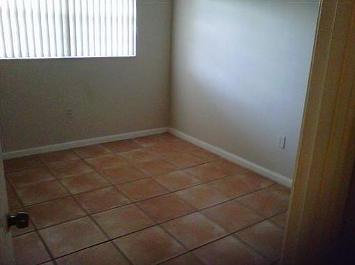 4th image of 1750 NE 191st St #1122