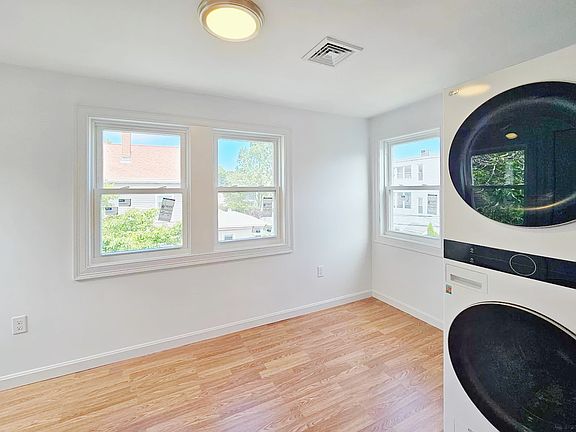 5th image of 40 Spring Garden St Floor 2