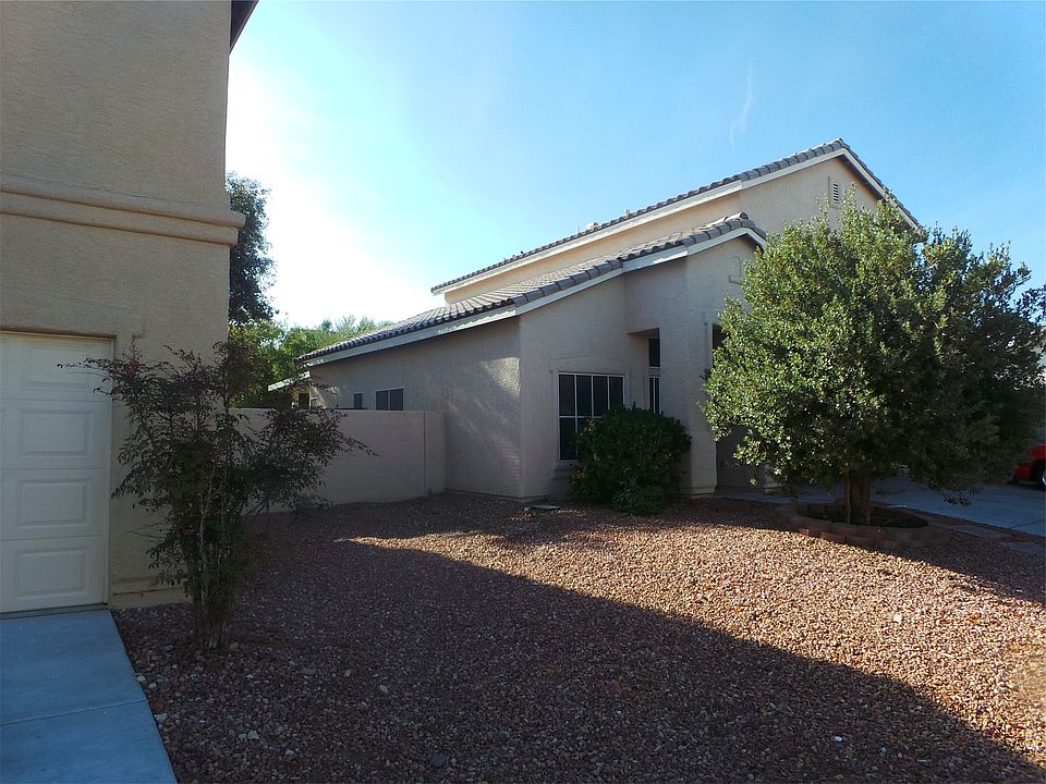 1st image of 673 Peach Coral St