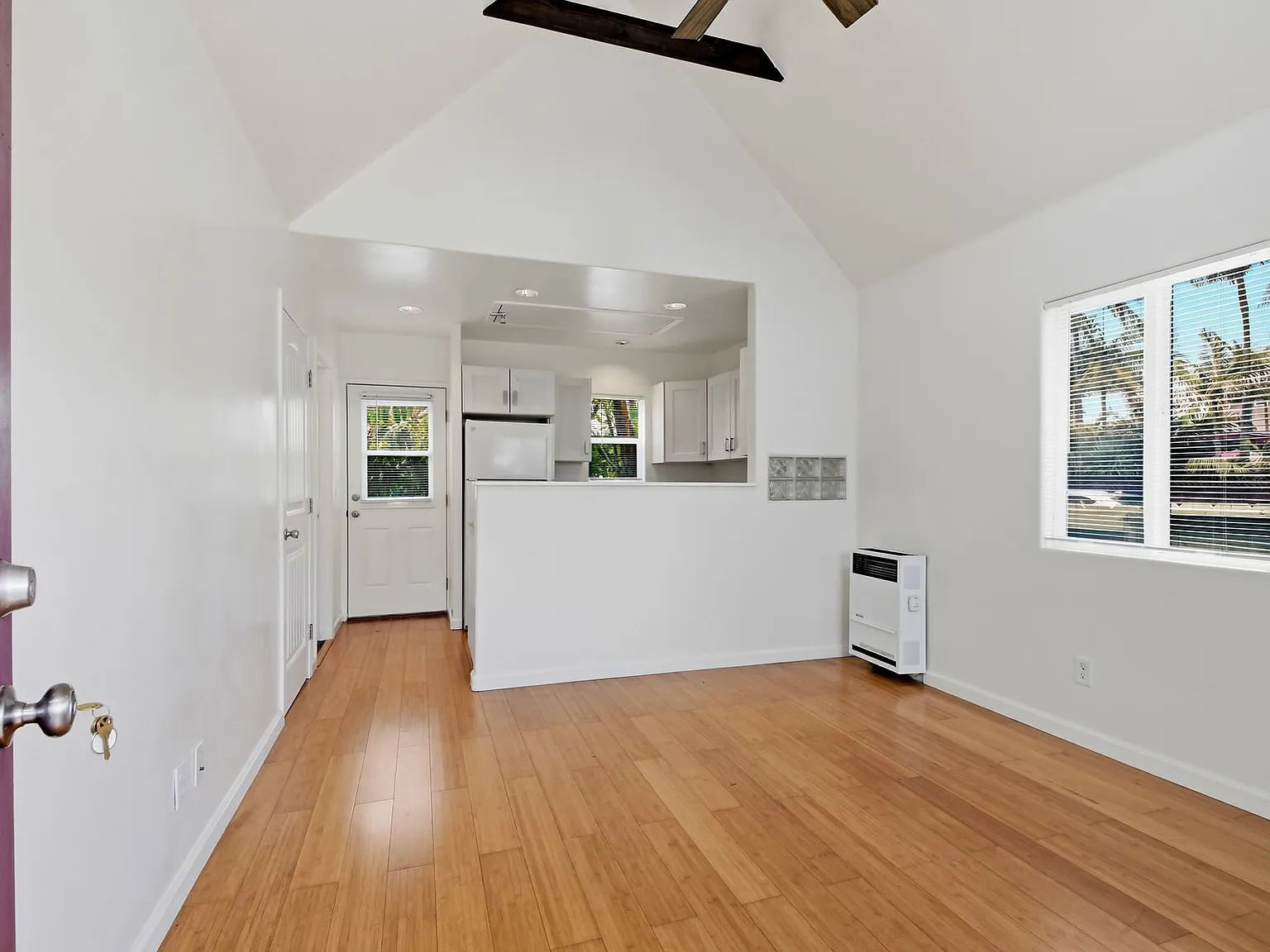 215-223 Lolita St - 215 — Photo 1