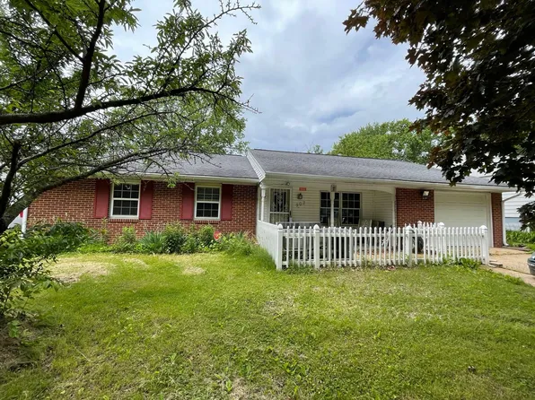 903 Stratford Dr, Champaign, IL 61821