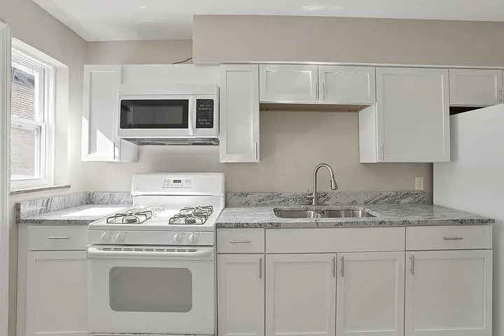 1 bed, 1.0 bath, 600 sqft, $900 — Photo 40