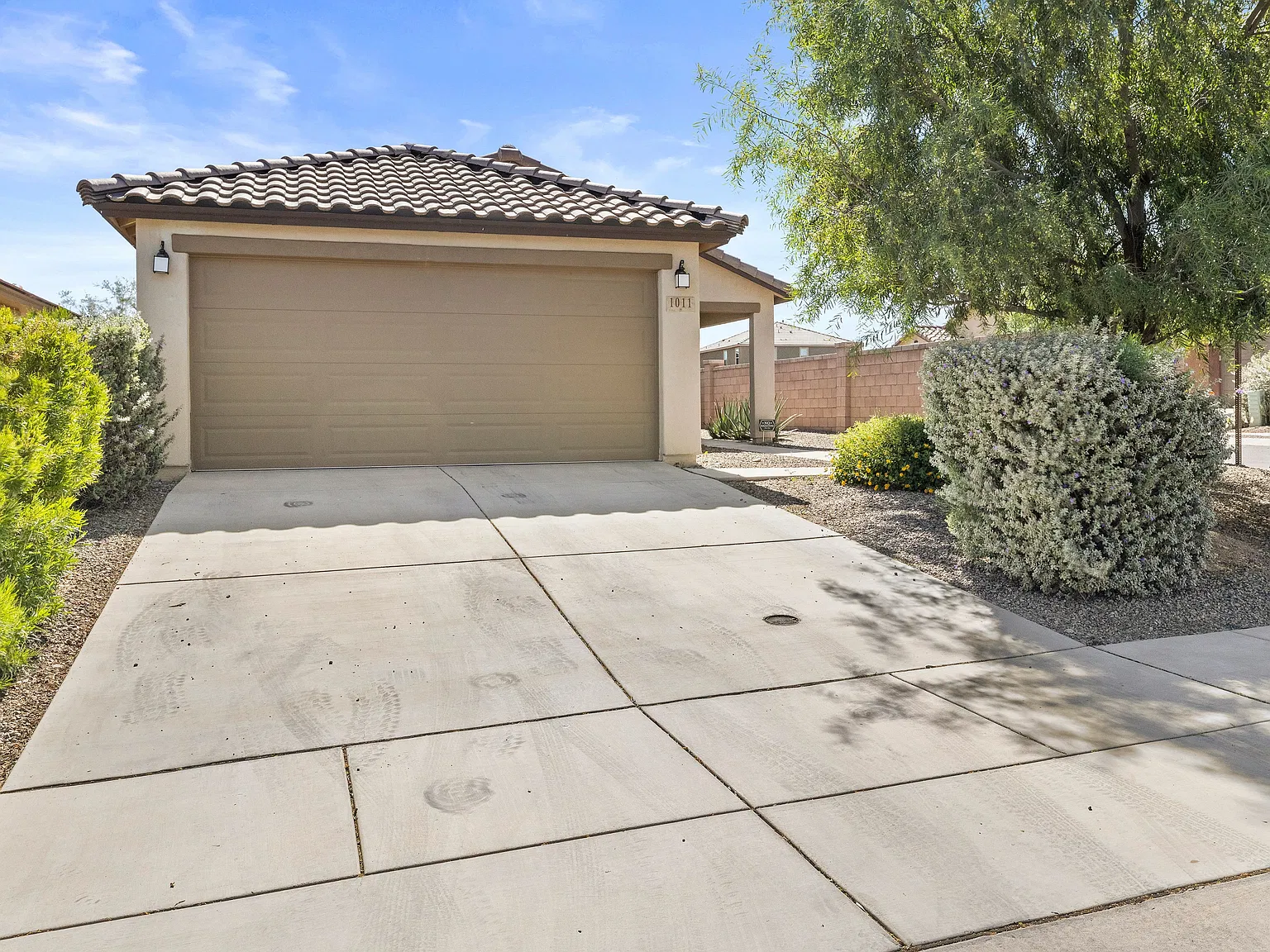 1011 W. Calle Calca - 1 — Photo 2