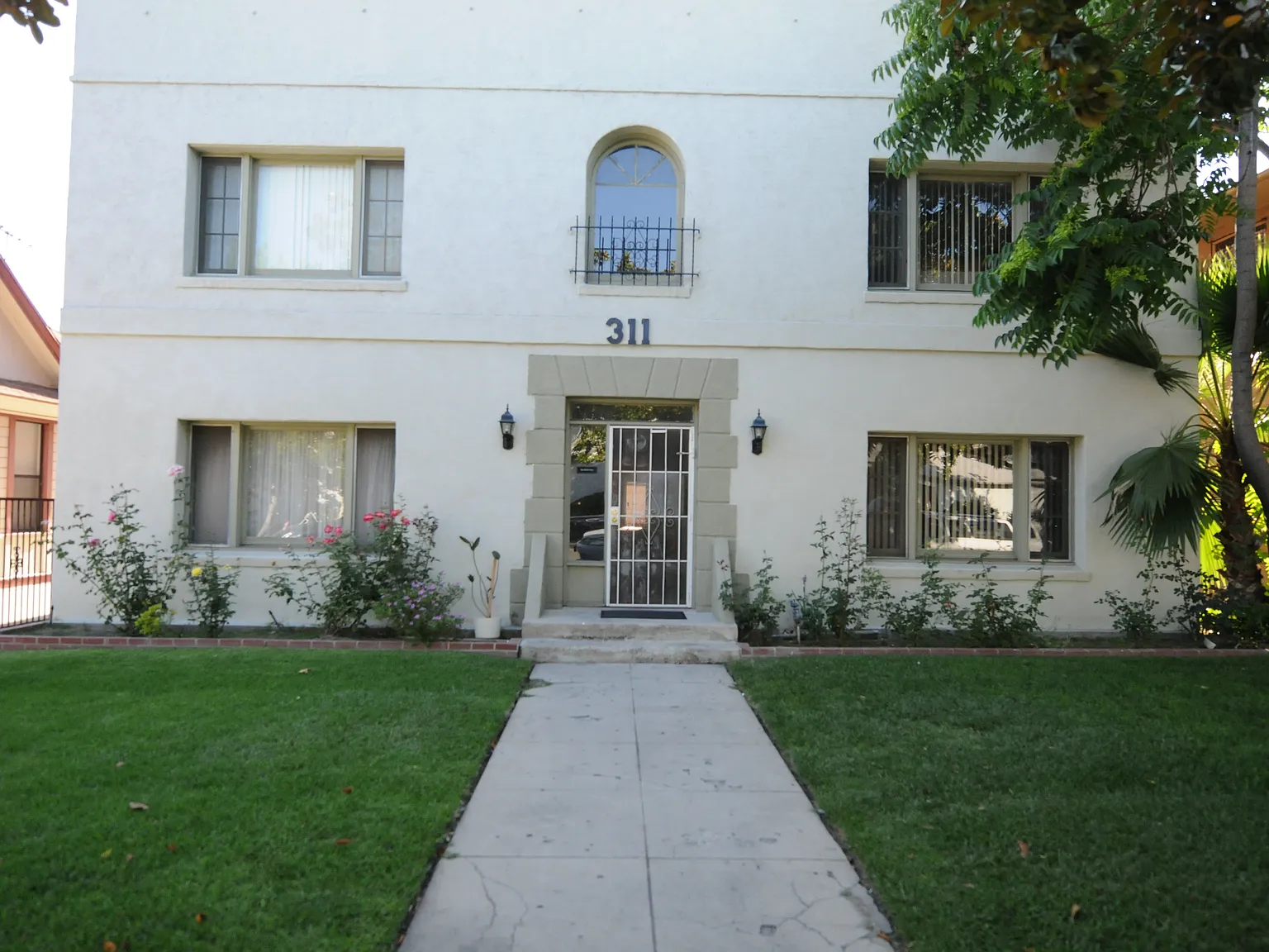 1 bed, 700 sqft, $2,050 — Photo 2