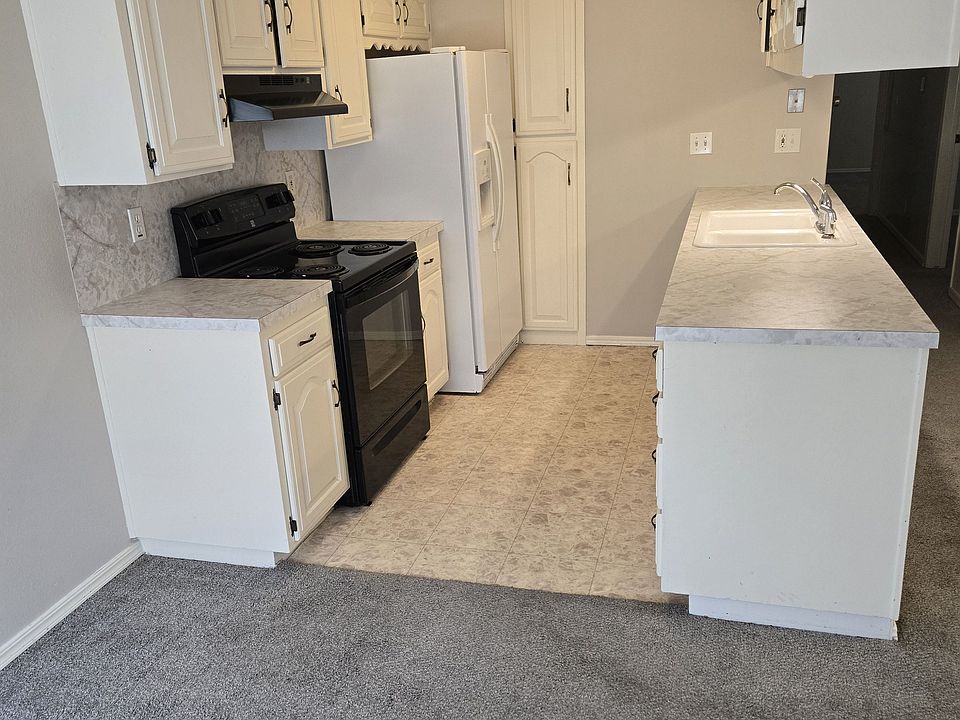 1st image of 4025 E Sheridan Rd #D
