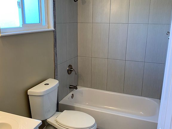 5th image of 401 E Poplar Ave APT 31