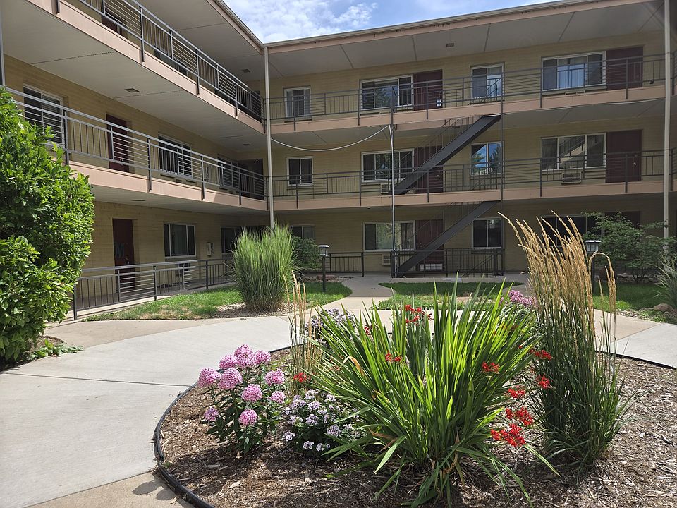 3 Story Small Condo Complex Next to Campus. Open and Safe entry area.
