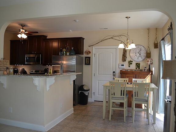 3rd image of 315 Dartmoor St