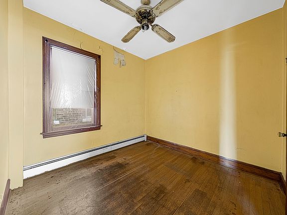 5th image of 7546 W 62nd St