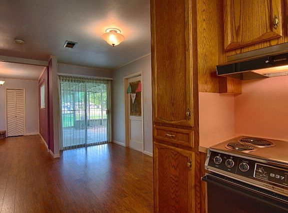 5th image of 204 Avenue E