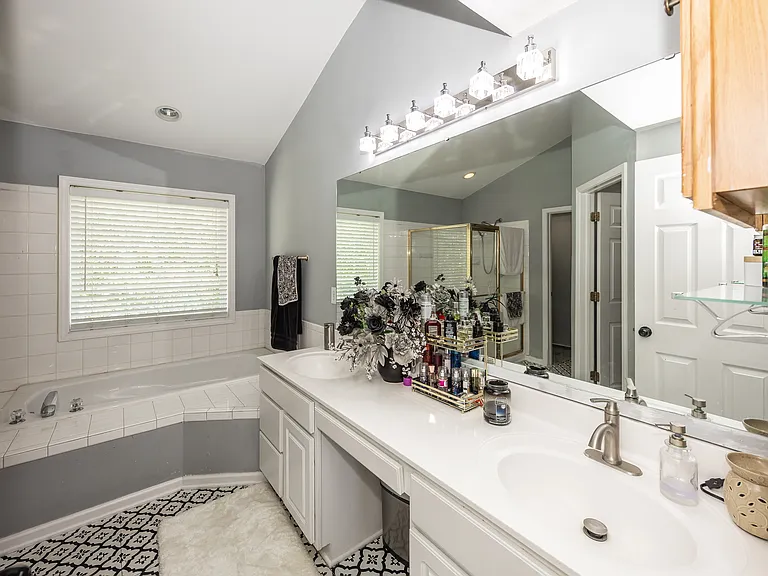 5889 Pebblestream Dr — Photo 17