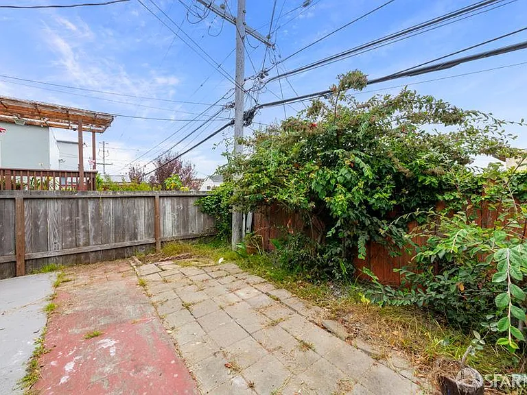 85 Dorchester Dr — Photo 35