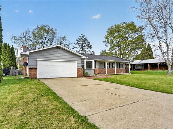 2nd image of 210 Chanticleer Trl