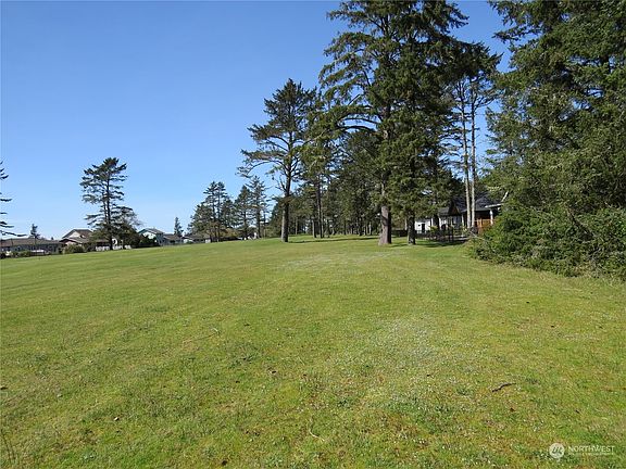 5th image of 313 Dolphin Avenue NE