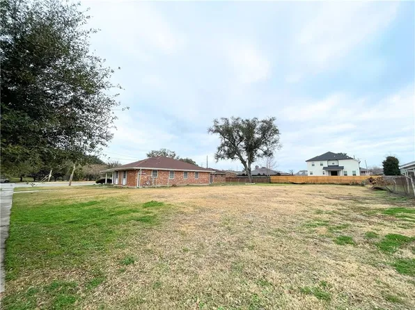 5311 Bancroft Dr, New Orleans, LA 70122