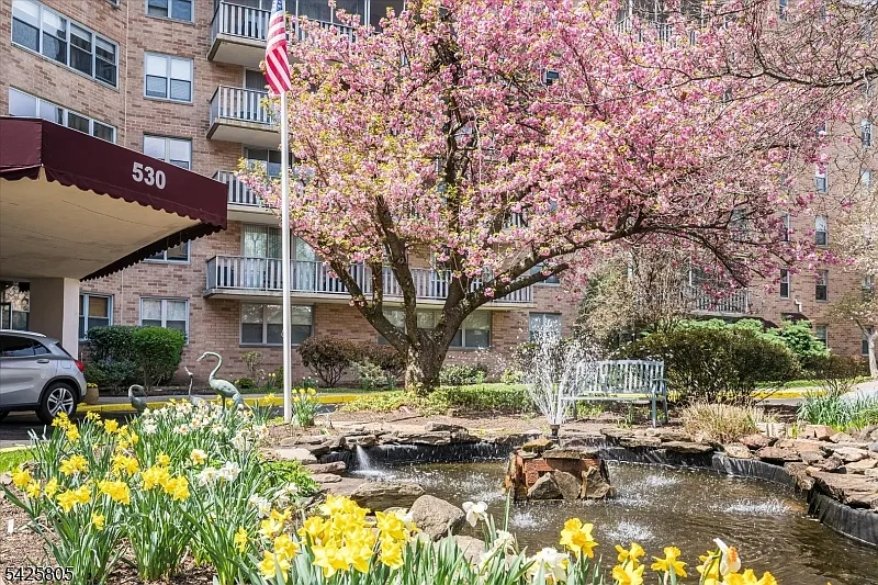 2 bed, 1300 sqft, $4,000 — Photo 3