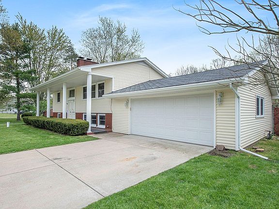 3rd image of 240 Arcadia Blvd