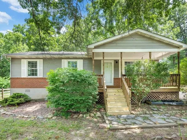 8744 Bradshaw Rd, Salem, VA 24153