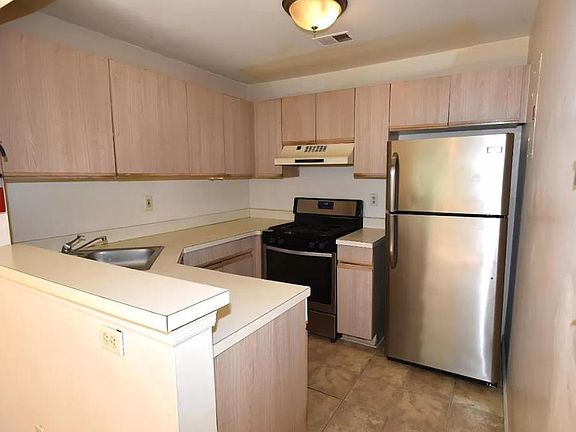 3rd image of 57 Tanglewood Ct