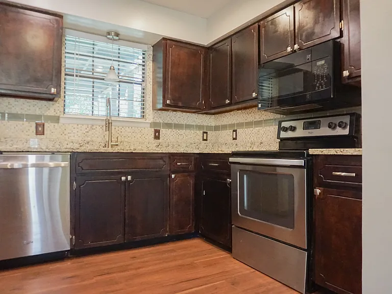 969 Dixie St — Photo 13
