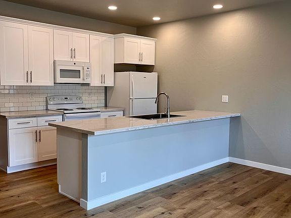 4th image of 2683 Elliott Ave #1