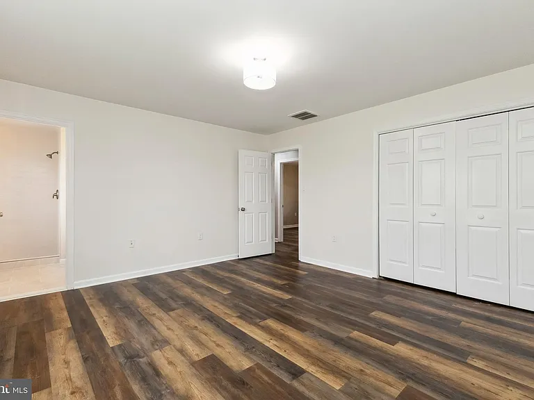 100 Heathrow Ln — Photo 10
