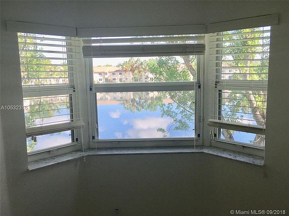 5th image of 1261 SE 27th St Unit 202