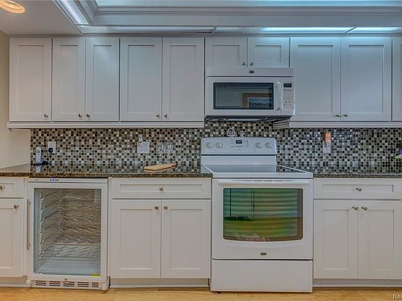 4th image of 255 NW Baypath Dr #2