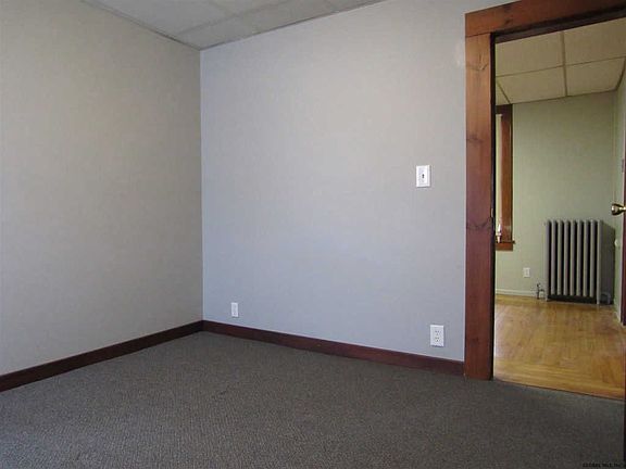 4th image of 11 Maple St Floor 1