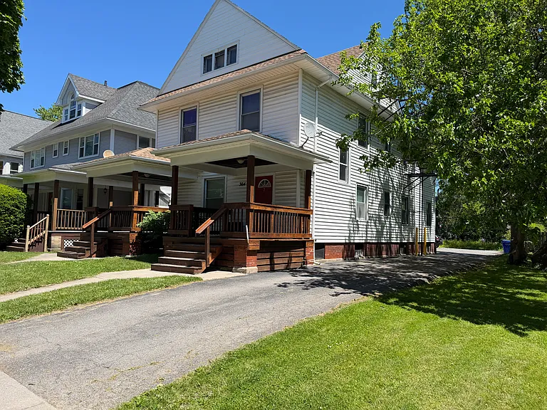 364 Alexander St — Photo 18