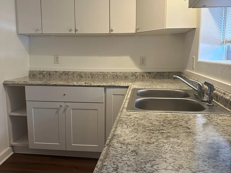 212 S Leroux St #3 — Photo 4