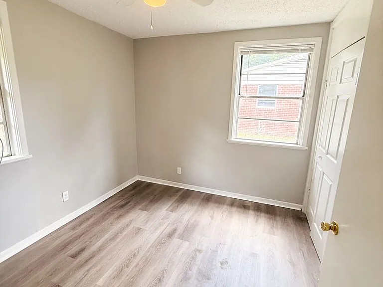 2113 Robin St — Photo 1
