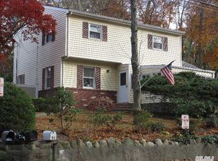 71 Hagerman Landing Rd, Rocky Point, NY 11778
