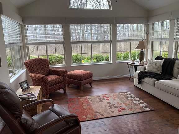 4th image of 9315 Elizabeth Ln