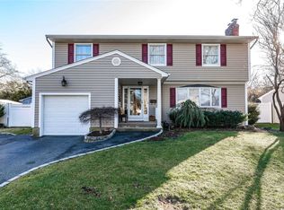 10 Mathews St, Melville, NY 11747
