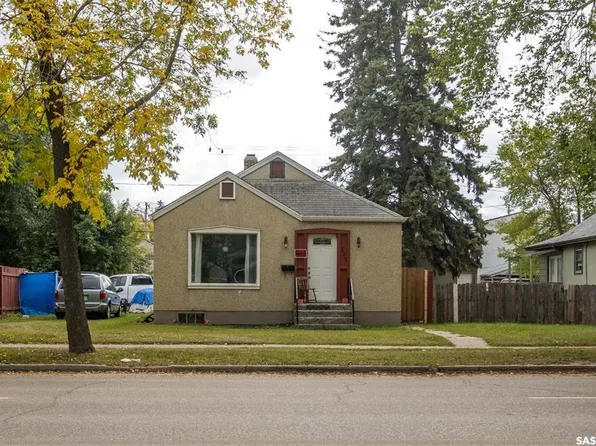 325 15th STREET W, Prince Albert, SK S6V 4A2